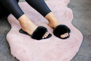 The Jane Faux Fur Sandals in Black
